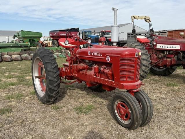 Image of Farmall Super H equipment image 1