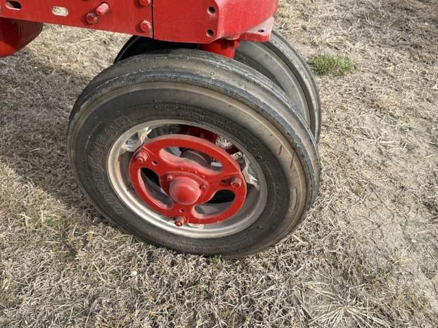 Image of Farmall Super H equipment image 2