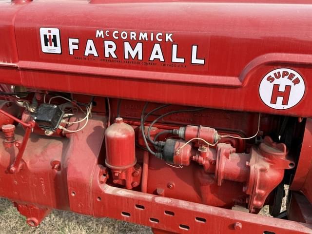 Image of Farmall Super H equipment image 3