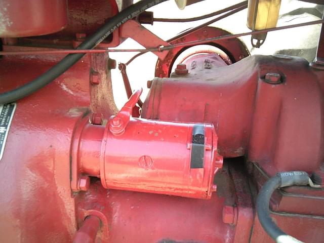Image of Farmall Super M equipment image 4
