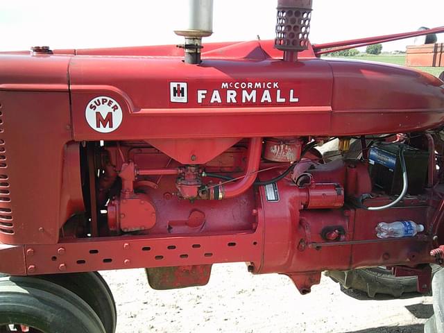 Image of Farmall Super M equipment image 1