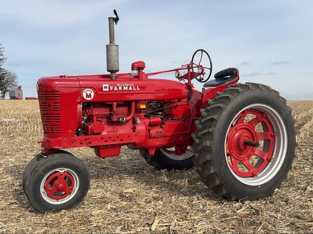Image of Farmall Super M equipment image 1