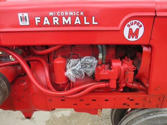 Image of Farmall Super M equipment image 3