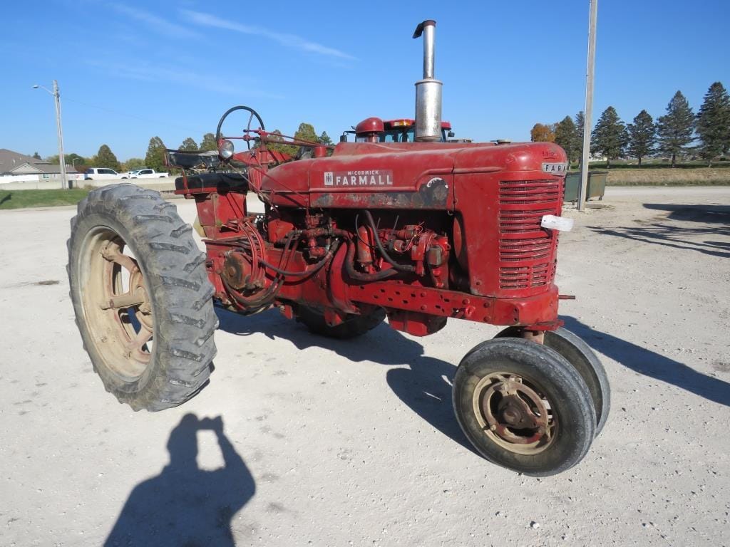 1953 Farmall Super M Equipment Image0
