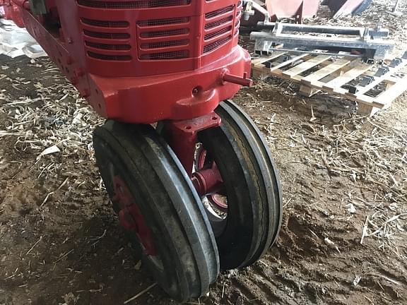 Image of Farmall Super MD equipment image 4