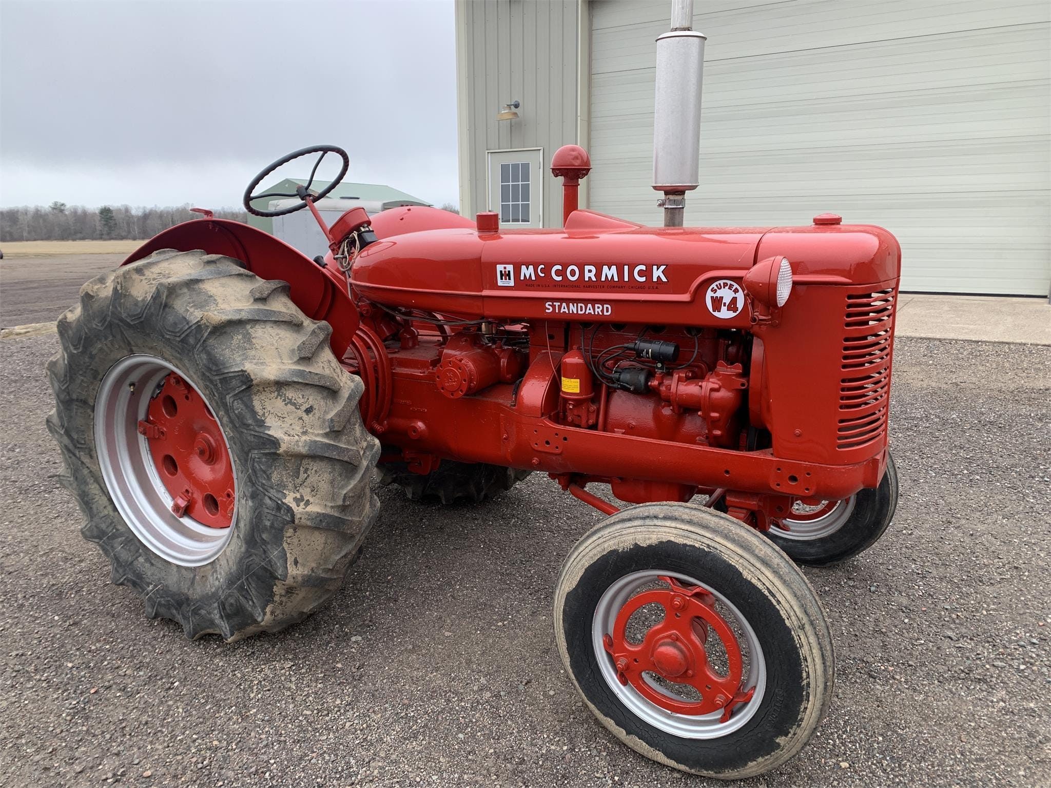 Main image International Harvester Super W-4