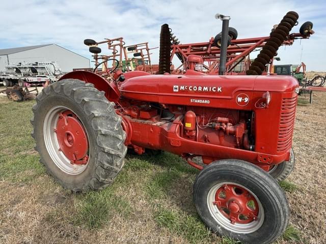 Image of Farmall W9 equipment image 3