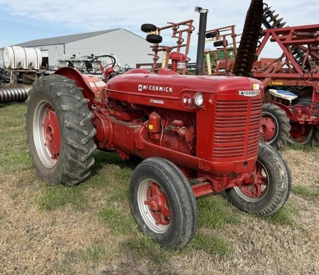 Image of Farmall W9 equipment image 2