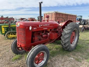 Main image Farmall W9