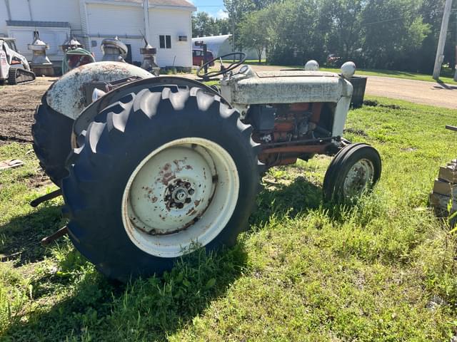 Image of Ford 600 equipment image 3
