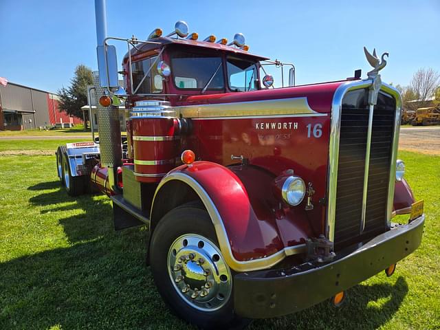 Image of Kenworth 825 equipment image 2