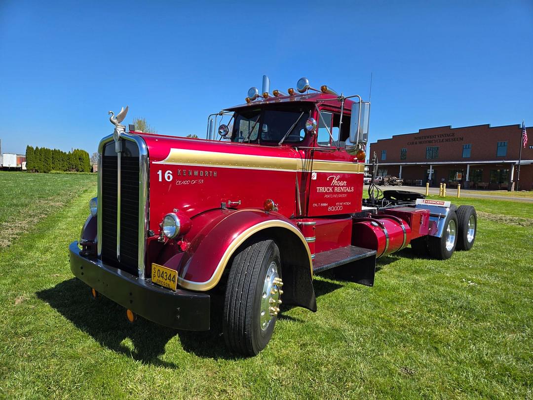 Image of Kenworth 825 Primary image