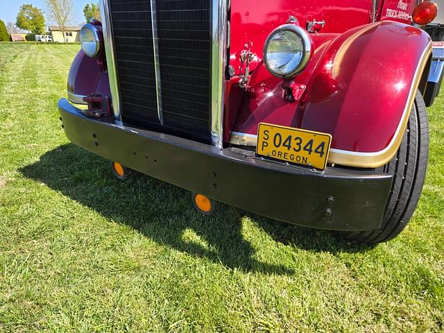 Image of Kenworth 825 equipment image 3