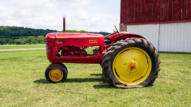 Image of Massey-Harris 44 Row-Crop equipment image 2