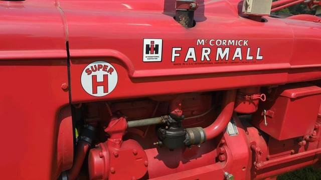 Image of Farmall Super H equipment image 4