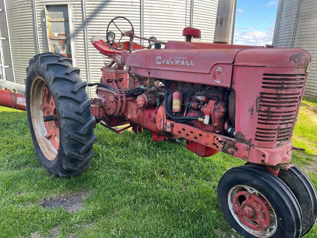 Image of Farmall M Image 0