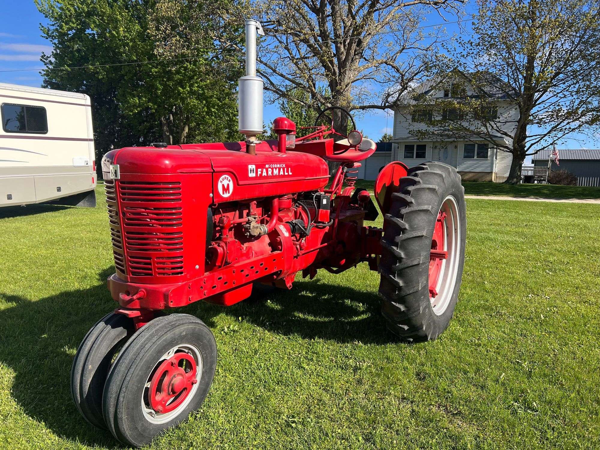 1953 Farmall Super M Equipment Image0