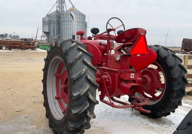 Image of Farmall Super M equipment image 4