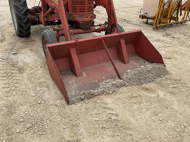 Image of Farmall Super M equipment image 1