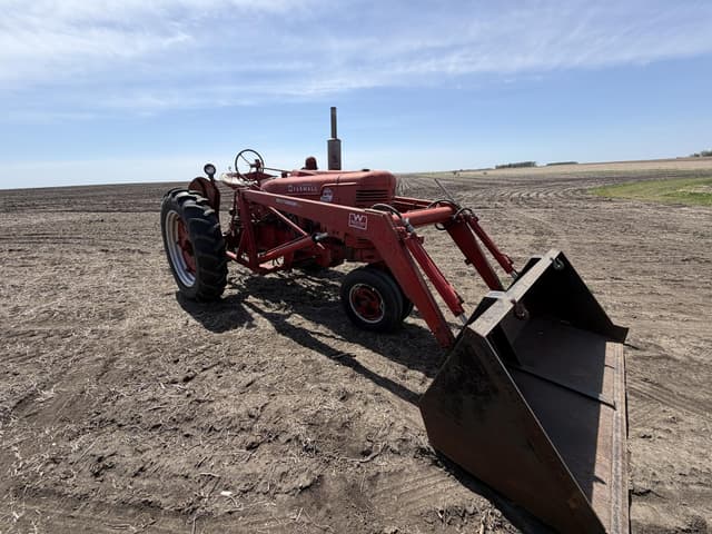Image of Farmall Super M-TA equipment image 2
