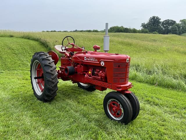 Image of Farmall Super H equipment image 1