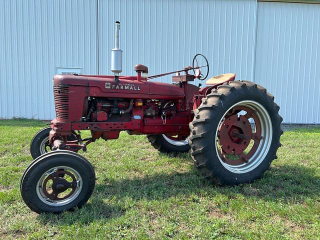 Image of Farmall Super H equipment image 1