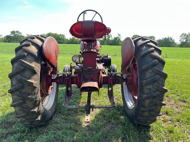 Image of Farmall Super H equipment image 4