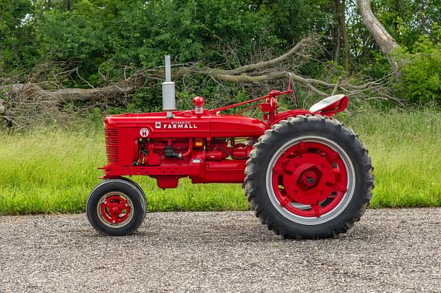 Image of Farmall Super H equipment image 1