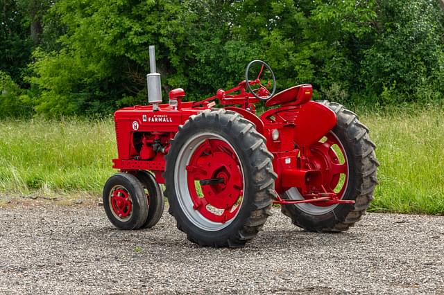 Image of Farmall Super H equipment image 2