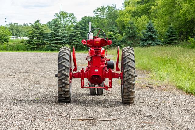 Image of Farmall Super H equipment image 3