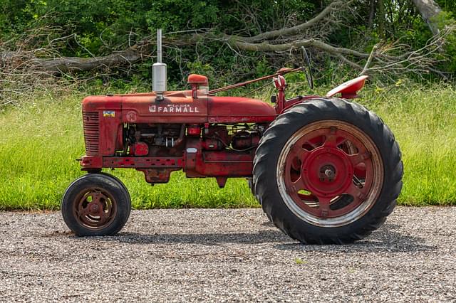 Image of Farmall Super H equipment image 1