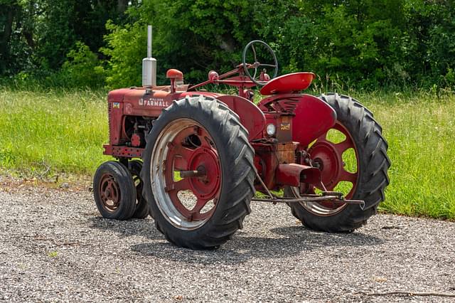 Image of Farmall Super H equipment image 2