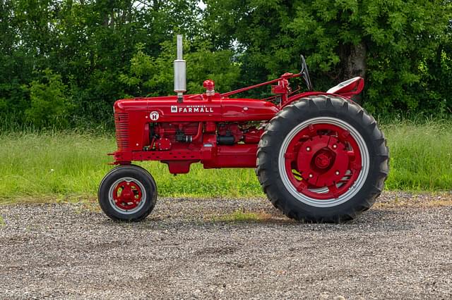 Image of Farmall Super H equipment image 1