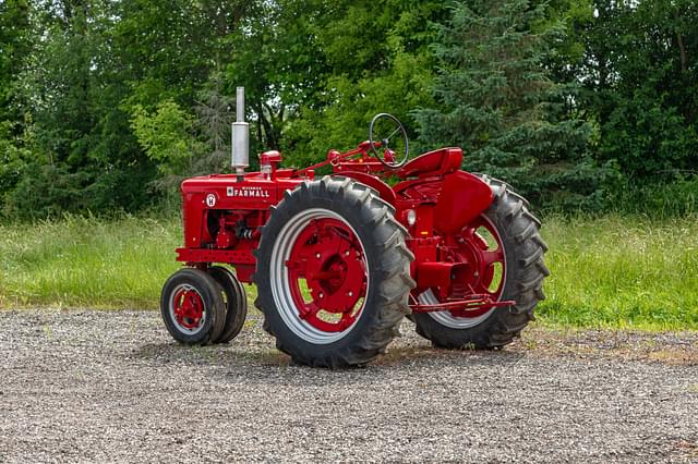 Image of Farmall Super H equipment image 2