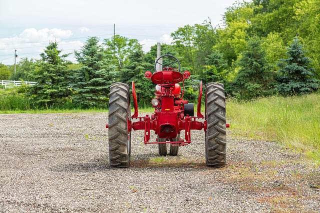 Image of Farmall Super H equipment image 3