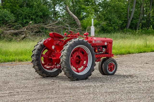 Image of Farmall Super H equipment image 4