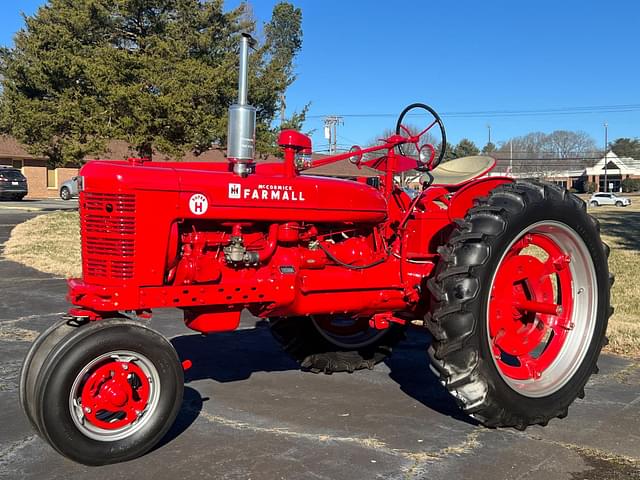 Image of Farmall Super H equipment image 1