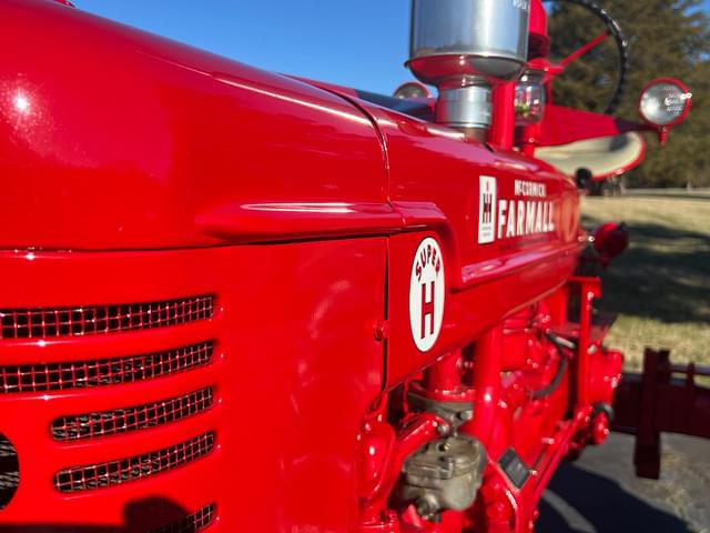 Image of Farmall Super H equipment image 4