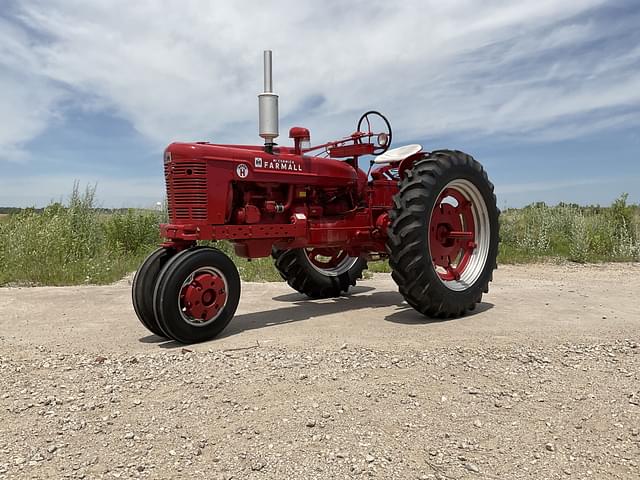 Image of Farmall Super H equipment image 1