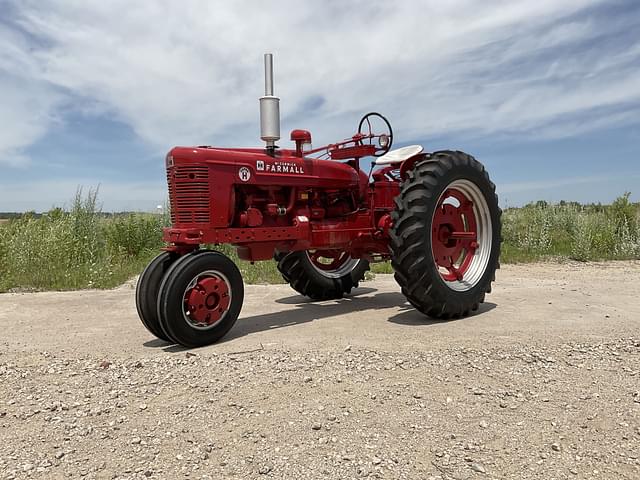 Image of Farmall Super H equipment image 2