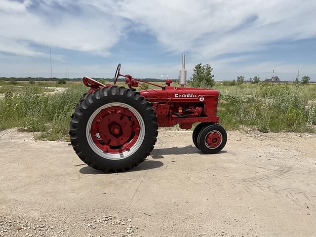 Image of Farmall Super H equipment image 4