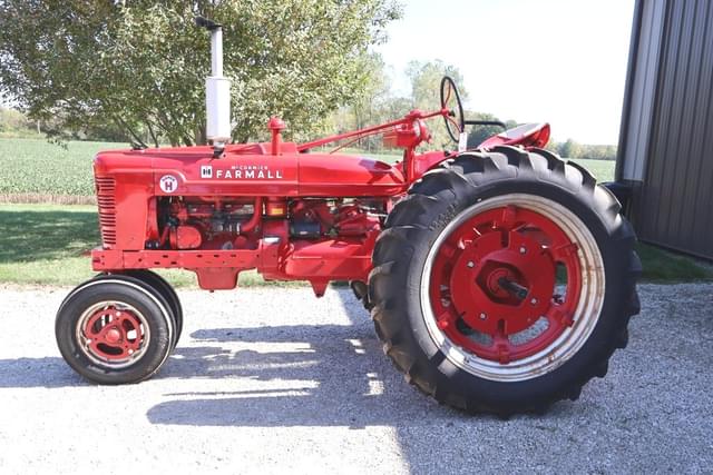 Image of Farmall Super H equipment image 1