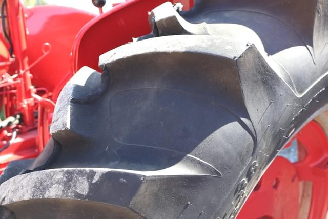 Image of Farmall Super H equipment image 3