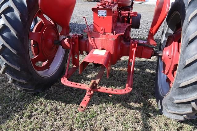 Image of Farmall Super H equipment image 4