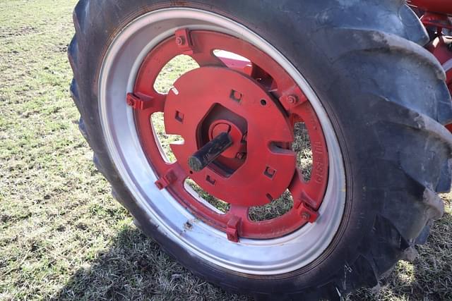 Image of Farmall Super H equipment image 3