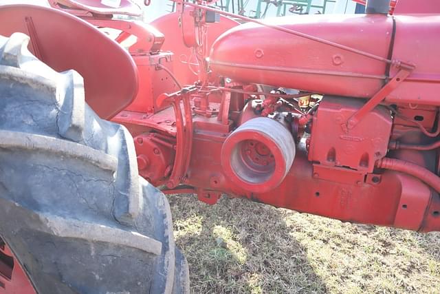Image of Farmall Super H equipment image 2