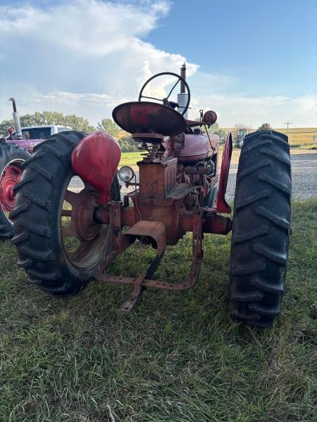 Image of Farmall Super H equipment image 3