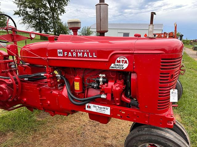 Image of Farmall Super M equipment image 2