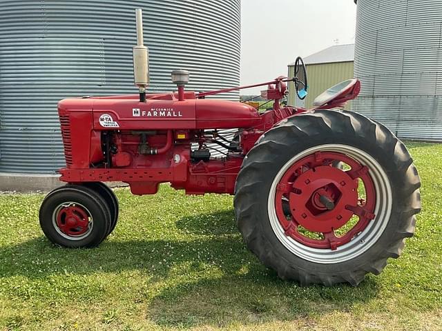 Image of Farmall Super M-TA equipment image 1