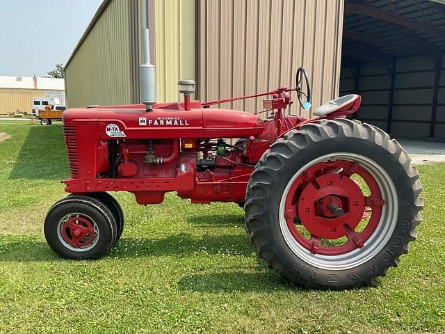 Image of Farmall Super M-TA equipment image 1